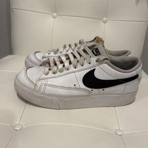 Nike Blazer Low Platform Women 7.5 White Sneakers Black Snakeskin Swoosh